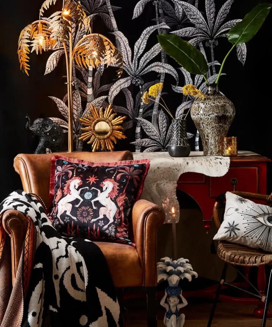 Extravagant Palm Leaf Table Lamp